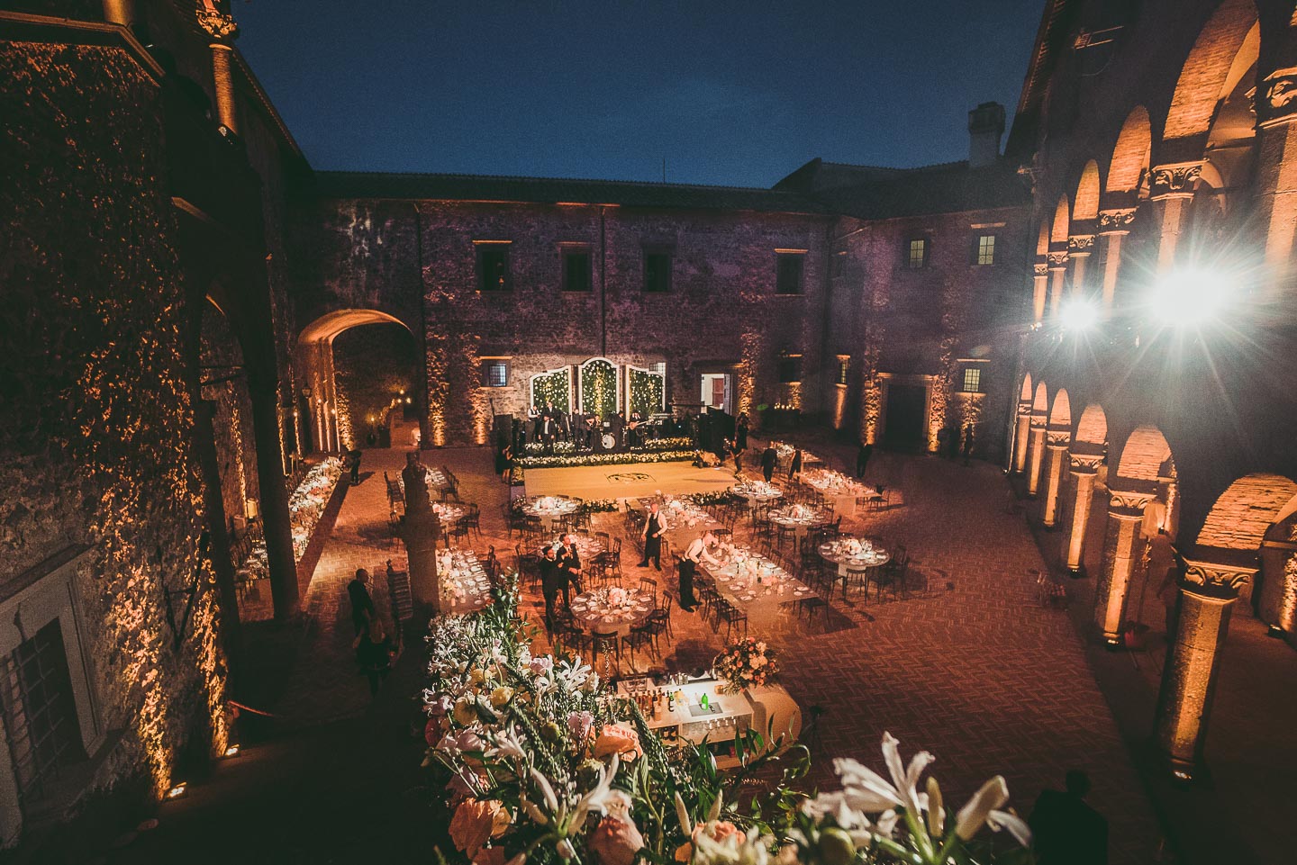 Flower Wall by Sebastian Flowers at Castello Odescalchi - Lago Bracciano - Photo Stefano Casati